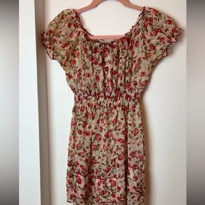 Floral top with puffy short sleeves